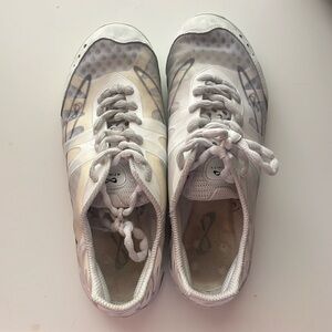 Nfinity white cheer shoes